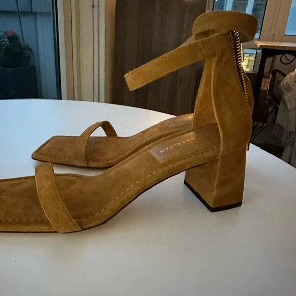 NWB Good American Block Heel Square Toe Sandals in Amber, Size 10
