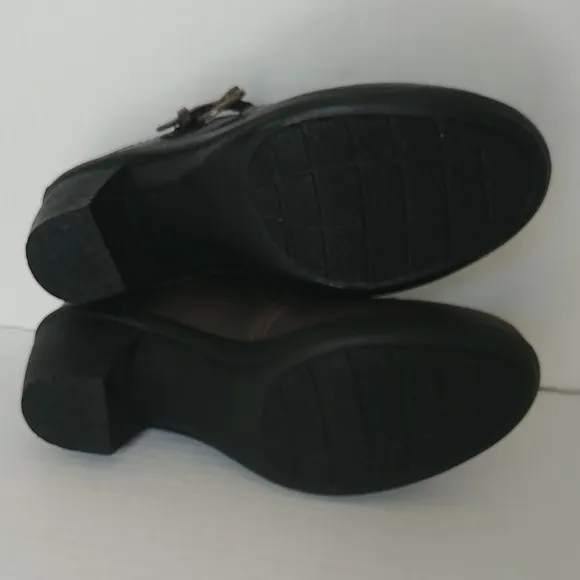 NWOB Easy Street Slip On Clog Shoes Comfort Wave Dark Brown Womens Size 7.5 M