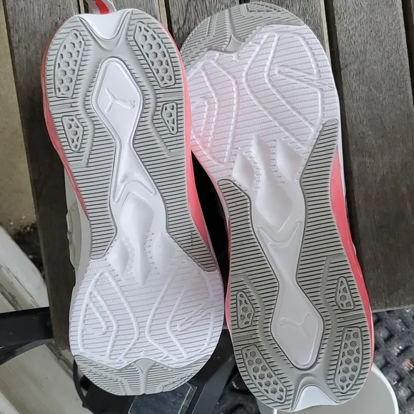 NWOB PUMA Cell Fraction Women's Light Gray Running Shoes - Size 8
