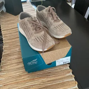 NWOT Dansko tan suede sneakers size 41