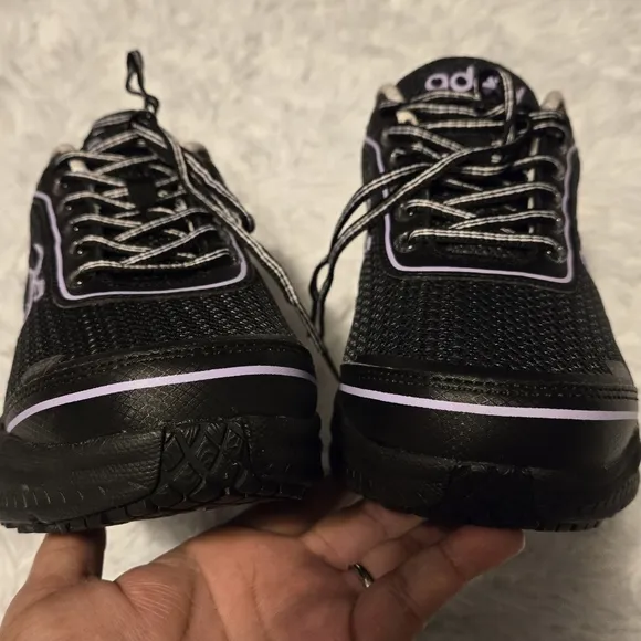 NWOT GRAVITY DEFYER MIGHTY WALK SNEAKERS FOR WOMEN'S BLACK/PURPLE  SIZE 6.5