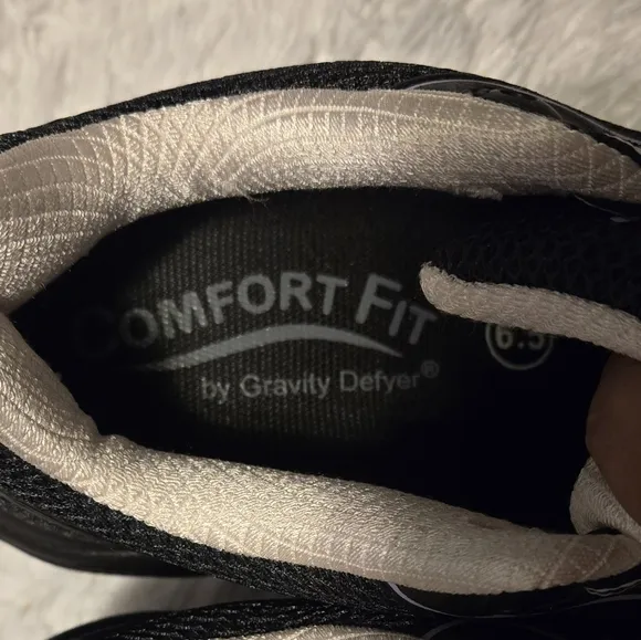 NWOT GRAVITY DEFYER MIGHTY WALK SNEAKERS FOR WOMEN'S BLACK/PURPLE  SIZE 6.5