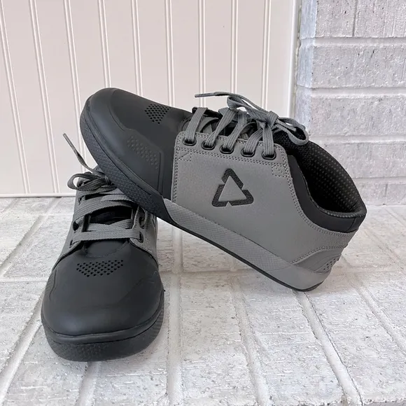 NWOT Leatt Men's 3.0 Flat Padded Moisture-Wicking Mountain Biking Shoes