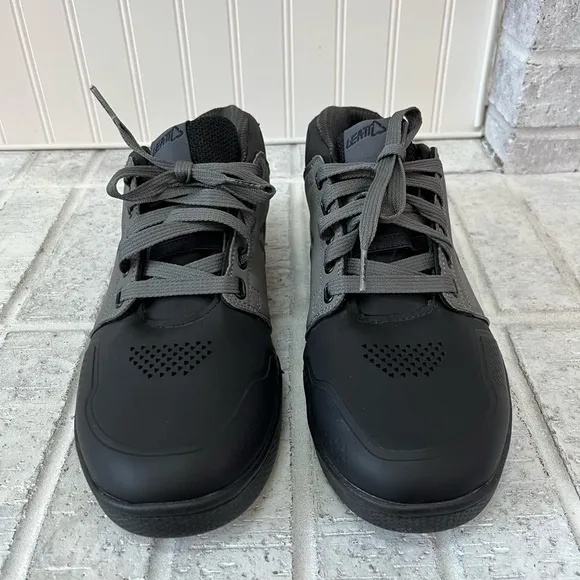 NWOT Leatt Men's 3.0 Flat Padded Moisture-Wicking Mountain Biking Shoes