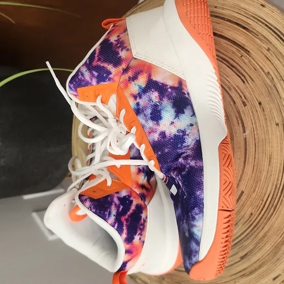 NWOT Nike Moolan Kicks Vibrant Tie-Dye Sneakers with Orange Accents. Size 9