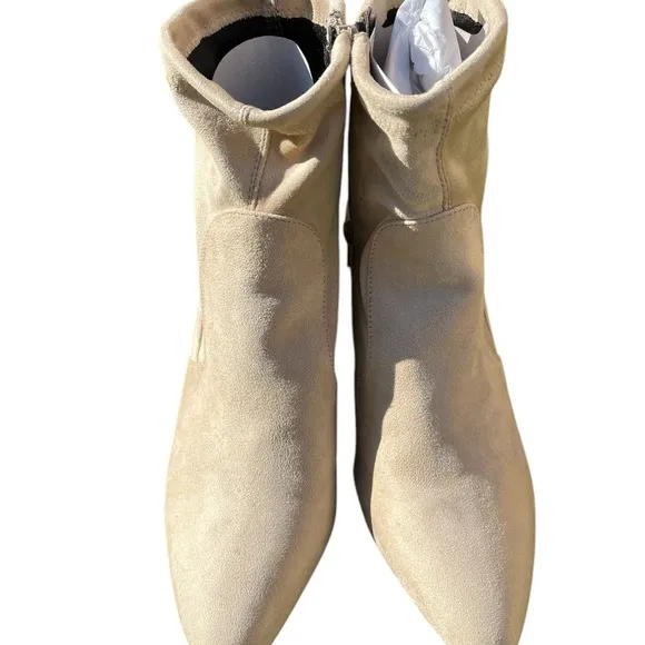 NWOT Women’s tan suede colored ankle boots size 10.5W by Comfort View. Lace tie