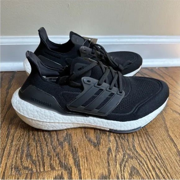 NWT Adidas Ultraboost 21 Sneakers Black White FY0378 Men’s 8