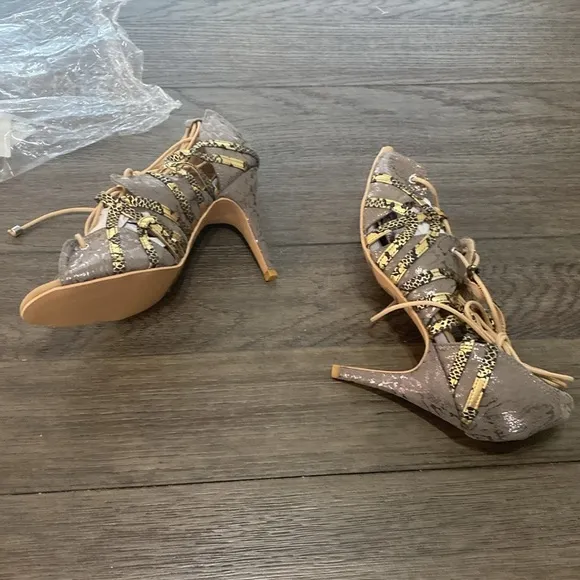 NWT BURJU Shoes Vaneno Open Toe Lace Up Stiletto Heeled Sandals | Size 11