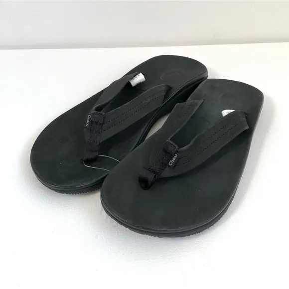NWT Chaco Classic Black Leather Outdoor Flip Flop Sandals Size 10