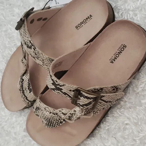 NWT Footbed Sandals