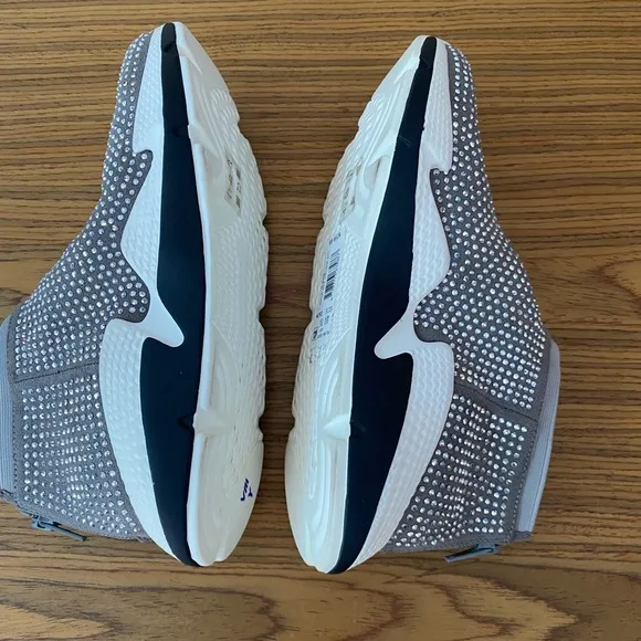 NWT L'amour Des Pieds Cushioned Sneakers For Women