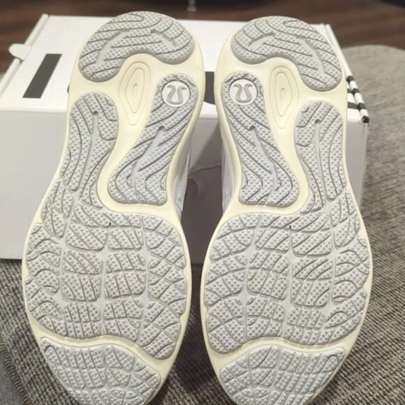 NWT Lululemon Blissfeel 2 Womens Running Shoe Vapor / White / Lemon Sorbet