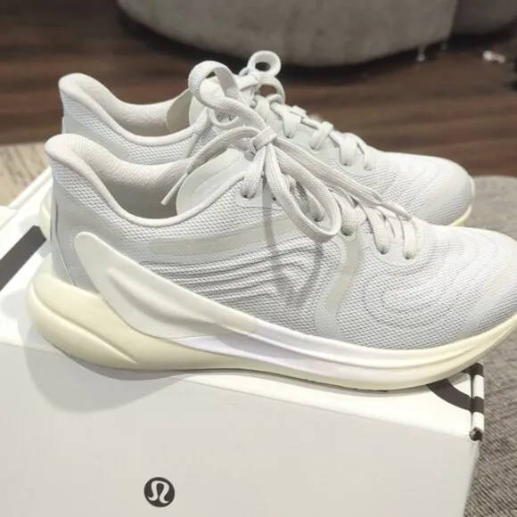 NWT Lululemon Blissfeel 2 Womens Running Shoe Vapor / White / Lemon Sorbet