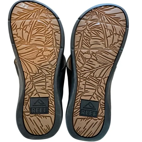 NWT Reef Men’s 9 Ridiculously Comfortable Flip Flop Sandals Brown Cushioned Arch