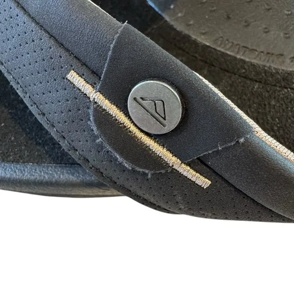 NWT Reef Men’s 9 Ridiculously Comfortable Flip Flop Sandals Brown Cushioned Arch