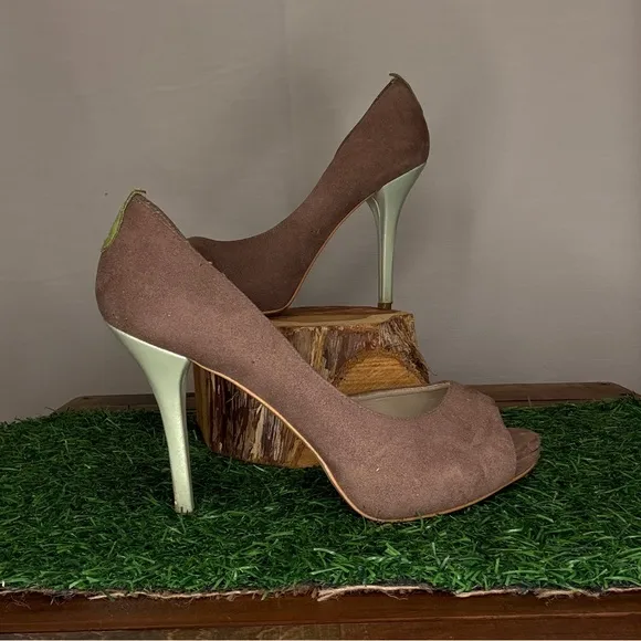 Olsen Haus Elegant Peep-Toe Tan Heels