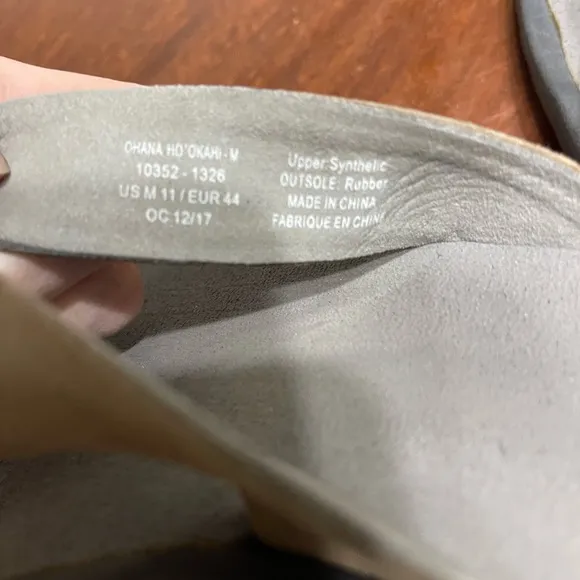 OLUKAI ‘OHANA HO’OKAHI’ MENS GREY/TAUPE FLIP FLOPS / SANDALS SIZE 11 / 44 $ 130