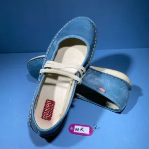 On Foot Blue Leather shoes Size 38