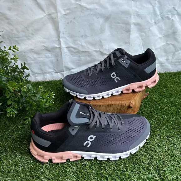 On Running women Cloudflow 3.0Rock grey /rose size 6.5  new