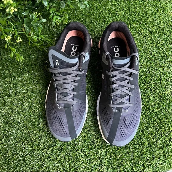 On Running women Cloudflow 3.0Rock grey /rose size 6.5  new