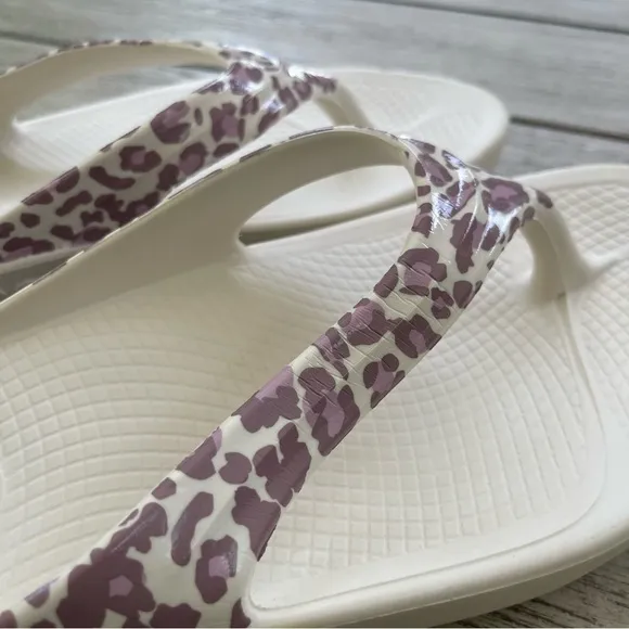 OOFOS Limited Edition Rose Leopard Oolala Recovery Sandals Womens Size 11