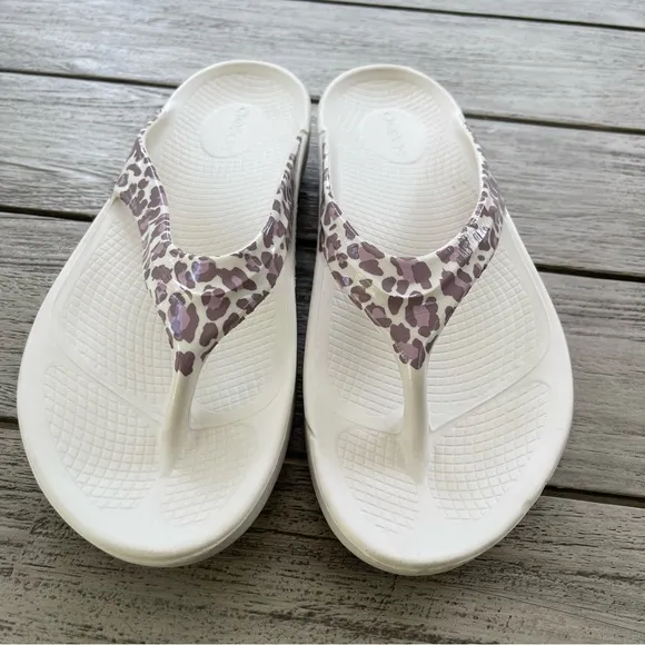 OOFOS Limited Edition Rose Leopard Oolala Recovery Sandals Womens Size 11