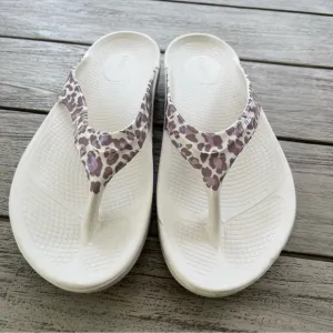 OOFOS Limited Edition Rose Leopard Oolala Recovery Sandals Womens Size 11