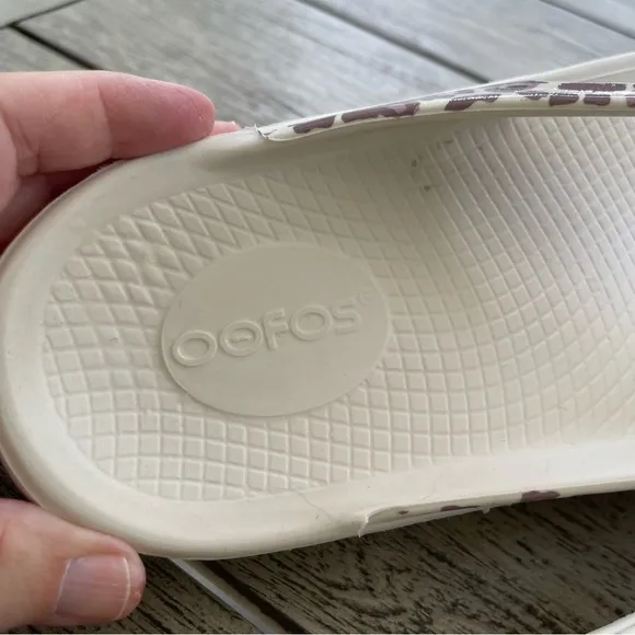 OOFOS Limited Edition Rose Leopard Oolala Recovery Sandals Womens Size 11
