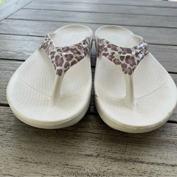 OOFOS Limited Edition Rose Leopard Oolala Recovery Sandals Womens Size 11