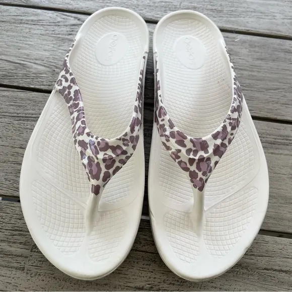 OOFOS Limited Edition Rose Leopard Oolala Recovery Sandals Womens Size 11