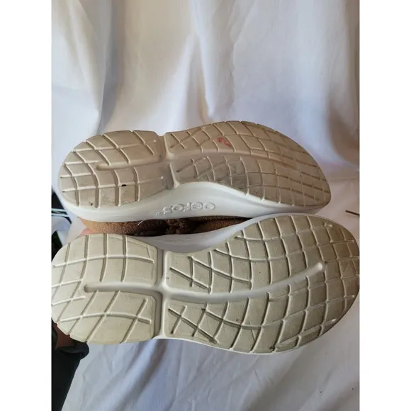 Oofos Oocoozie Recovery Shoe Womens Size 8 Camel Chestnut Comfort Low Top