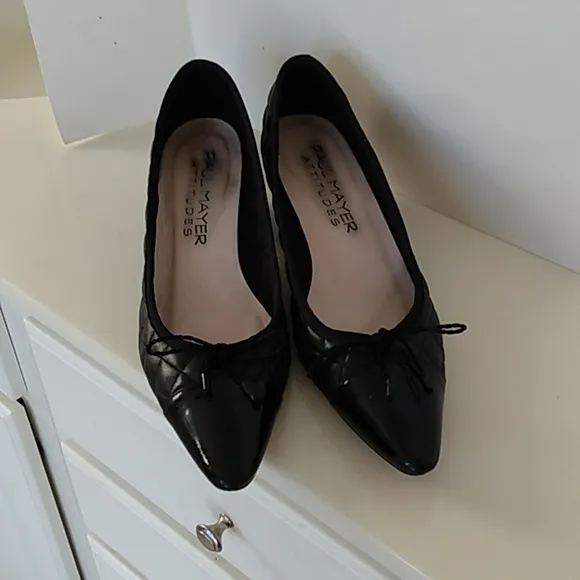Paul Mayer Attitudes Regal Quilted Patent Pointed Bow Accent Heel Shoes Pumps