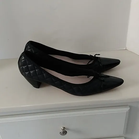 Paul Mayer Attitudes Regal Quilted Patent Pointed Bow Accent Heel Shoes Pumps