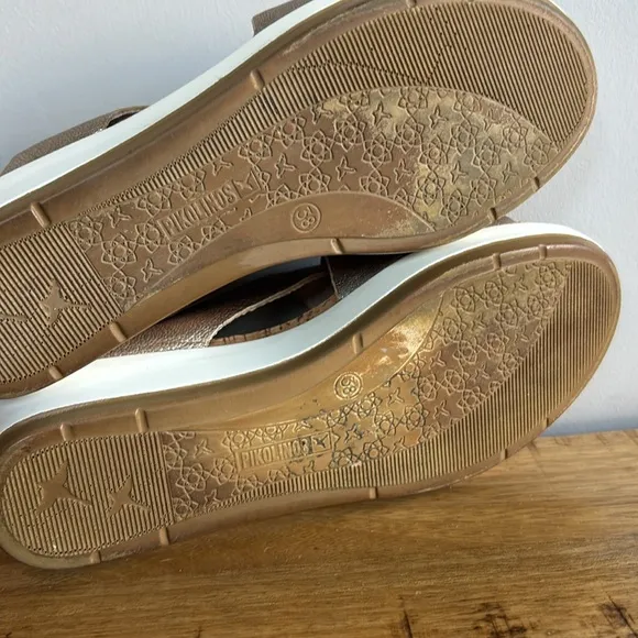 Pikolinos Romana Silver Tan Leather Sandals with Crisscross Straps and Slingback