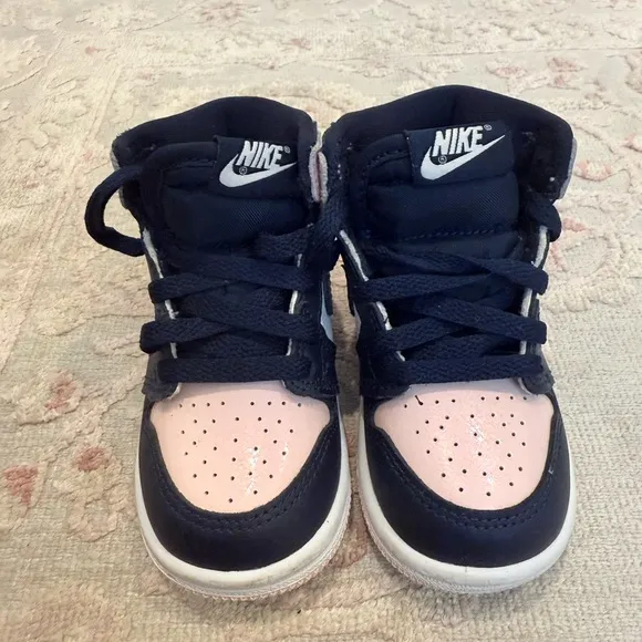 Pink and Black Sneakers with Contrasting Midsole