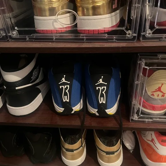 Preowned Jordan Blue &amp; Black Sneakers with mid-size Design &amp; Comfort! 💪👟💪