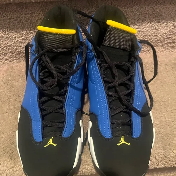 Preowned Jordan Blue &amp; Black Sneakers with mid-size Design &amp; Comfort! 💪👟💪