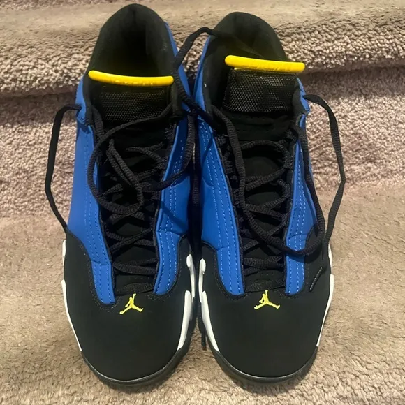 Preowned Jordan Blue &amp; Black Sneakers with mid-size Design &amp; Comfort! 💪👟💪