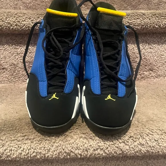 Preowned Jordan Blue &amp; Black Sneakers with mid-size Design &amp; Comfort! 💪👟💪