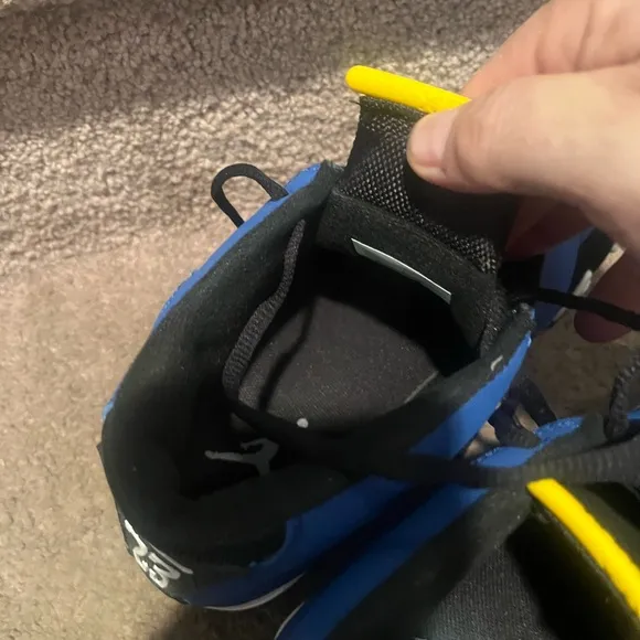 Preowned Jordan Blue &amp; Black Sneakers with mid-size Design &amp; Comfort! 💪👟💪