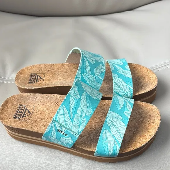 Reef Women's Blue Leaf Print Sandals