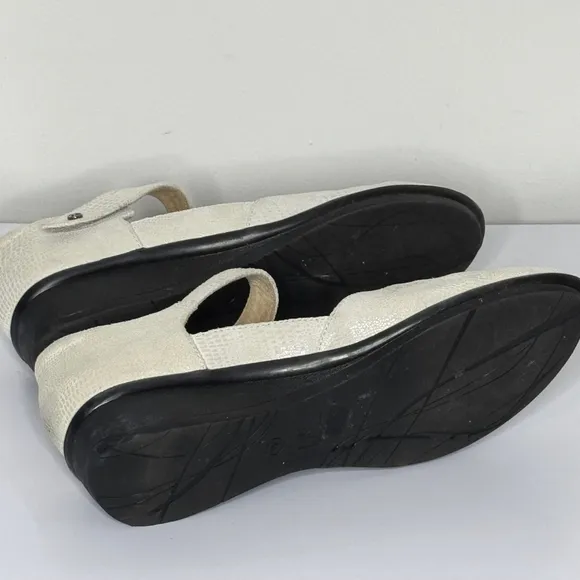 Revere Osaka Women's Casual Cream Shoes Size 10M