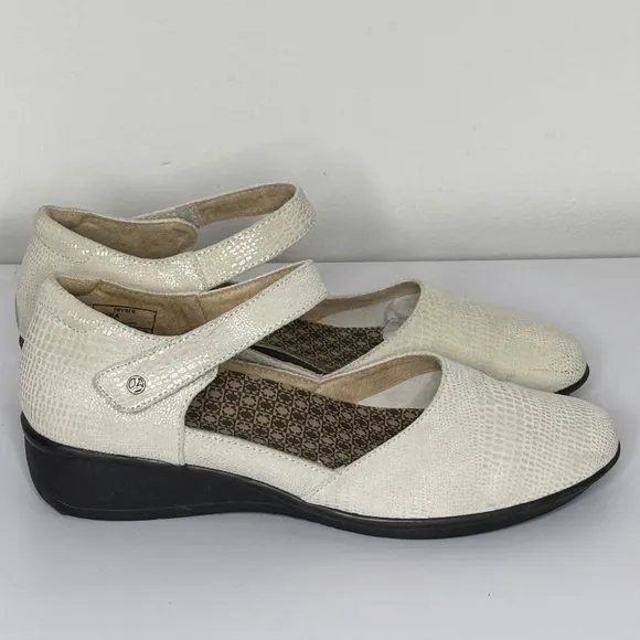 Revere Osaka Women's Casual Cream Shoes Size 10M