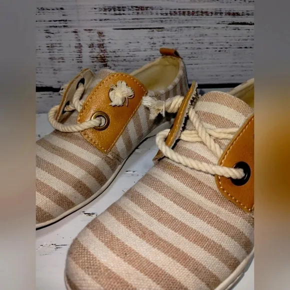Ros Hommerson Calypso Sneaker Sand/Cream  size 7.5SS Stripe Canvas Athletic