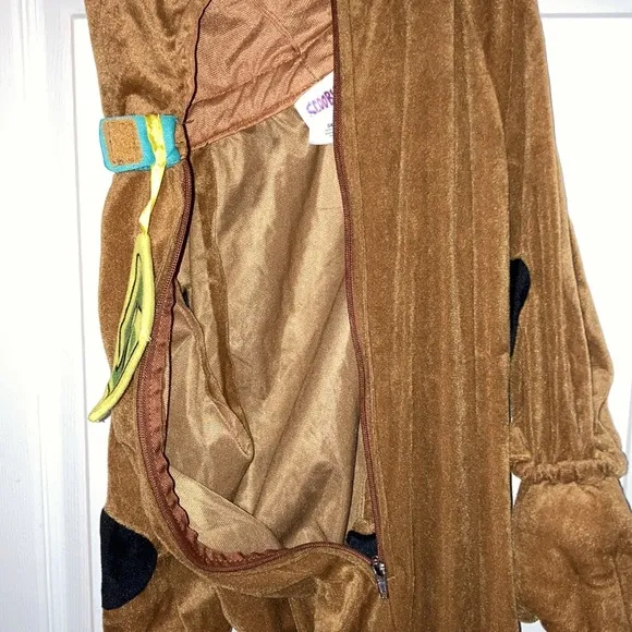 Scooby Doo dog costume. Size small (4/6) 1 piece with hood that shows your face