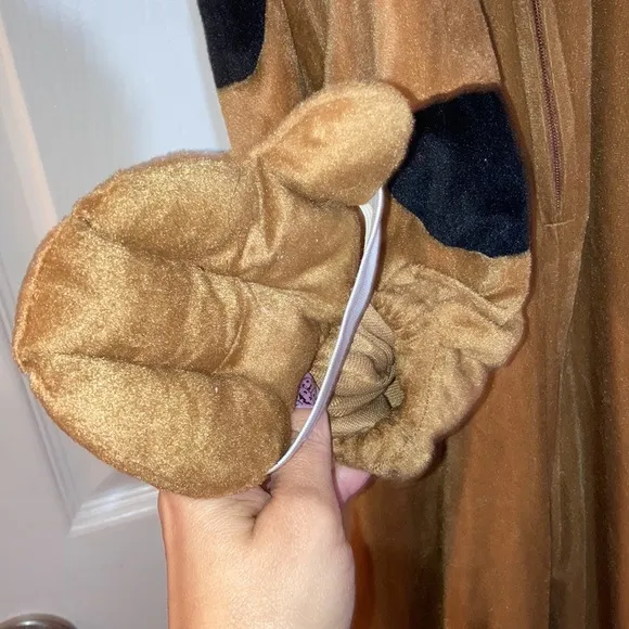 Scooby Doo dog costume. Size small (4/6) 1 piece with hood that shows your face