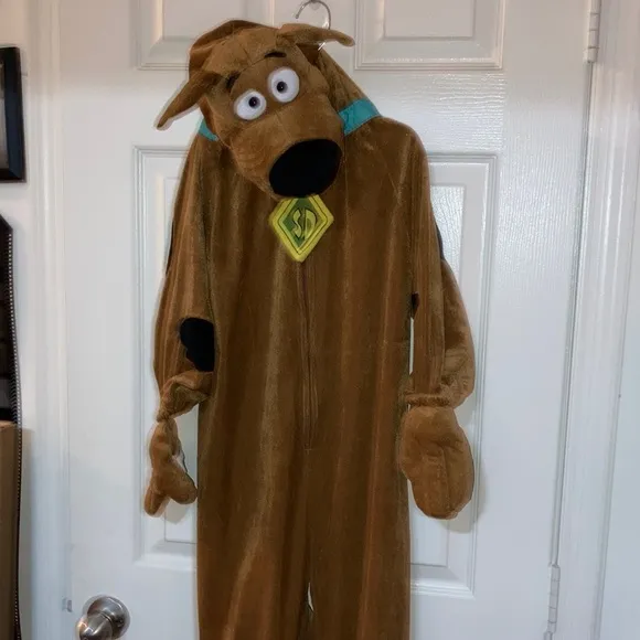 Scooby Doo dog costume. Size small (4/6) 1 piece with hood that shows your face
