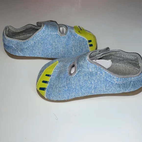 See Kai Run Cruz II blue jersey dino 4 NWT
