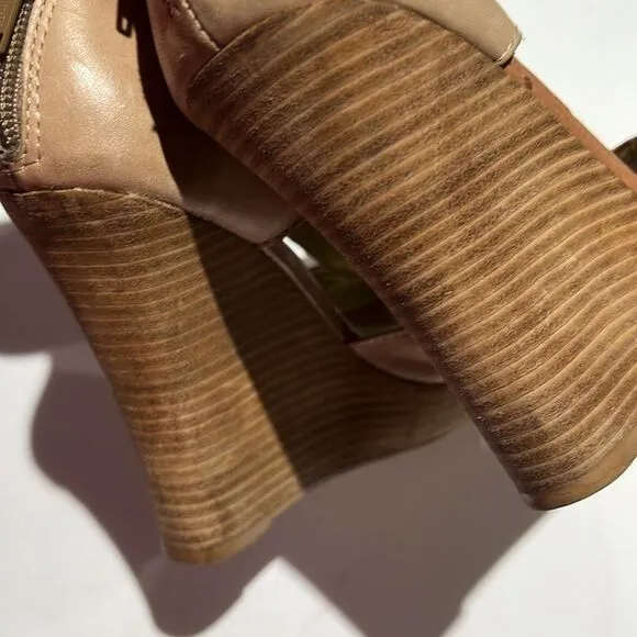 Seychelles Tan Leather Tall Wedge Peep Toe Sandal Size 7.5.   B61