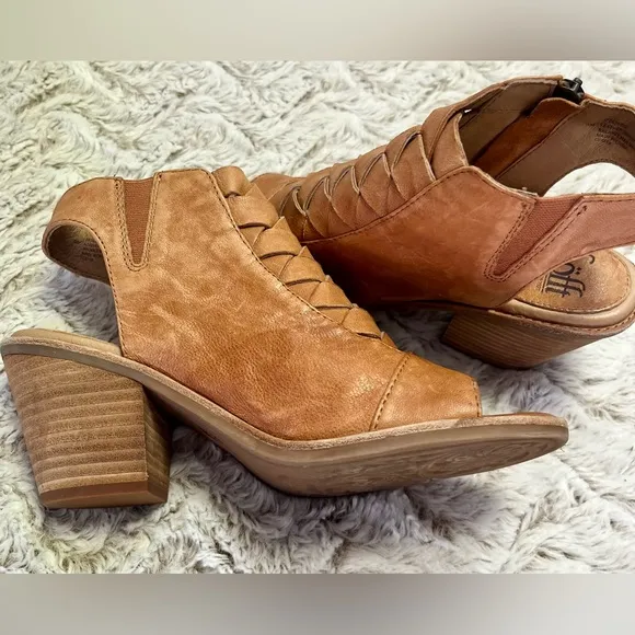 Söfft Mackenna Sandals Italian Leather Comfort All Day Wear Classy Chic Size 9